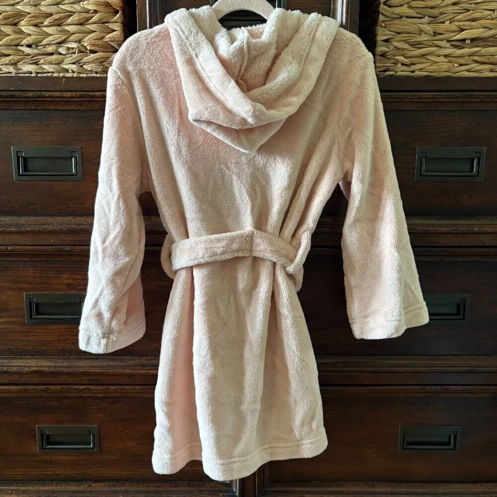 Old navy pink hooded robe in size S (6-7)